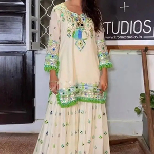 Nouveau concepteur lourd fausse georgette avec travail de séquence de broderie lourde avec travail manuel en miroir réel avec ensemble de palazzo Pom Pom - Product Image 1