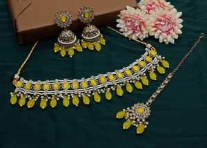 Nouveau design plaqué or traditionnel perle et goutte Kundan clouté Jumkha boucle d'oreille Mangtika collier ras du cou ensemble et ensemble de bijoux femme - Product Image 5