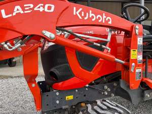 รถแทรกเตอร์อเนกประสงค์ Kubota BX23S มือสองคุณภาพสูง พร้อมรถตักและรถขุดหลัง ขับเคลื่อน 4 ล้อ เครื่องยนต์ดีเซล สภาพดี พร้อมใช้งานสำหรับงานเกษตรและเชิงพาณิชย์ - Product Image 2