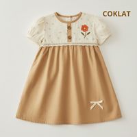 Robe en popeline élégante et tendance Raina, motif floral, écologique, moderne, douce, en coton tricoté de qualité supérieure