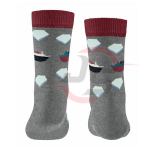 Chaussettes de sport décontractées en coton pour hommes, conçues sur mesure avec caractéristique antibactérienne, fabriquées en usine. - Product Image 2