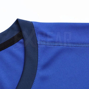 Conjunto de uniforme de fútbol personalizado al por mayor disponible en varios tamaños, colores y estilos diseñados para clubes escolares y equipos - Product Image 2