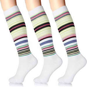 Venta al por mayor 100% de algodón orgánico calcetines de equipo para los hombres básicos Casual liso antibacteriano negro calcetines de equipo divertido Logo patrón ODM - Product Image 1