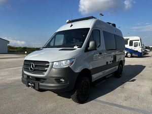 Camping-car de luxe Th_or Motor Coach EDDIE BAUER 19EB d'occasion 2025 prêt à être expédié - Livraison mondiale - Product Image 1