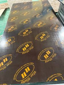 Contreplaqué filmé noir/marron écologique 12/15/18/21 mm, prix usine Vietnam, mélamine phénolique E0 pour la construction - Product Image 2