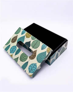 Caja de pañuelos de madera para uso en hoteles y restaurantes - Product Image 2