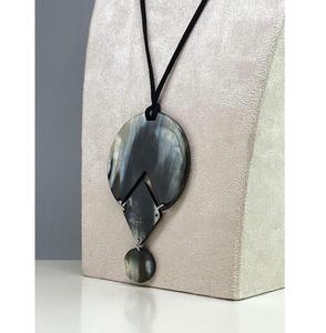 Collar con Colgante de Cuerno de Búfalo, Joyería Tribal Natural y Sostenible para Mujer, Alta Calidad - Product Image 1