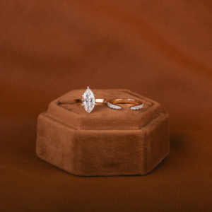 แหวนเพชรสำหรับทั้งชายและหญิงสุดคลาสสิกอินเทรนด์14KT เครื่องประดับทองชั้นดีสำหรับงานแต่งงานและหมั้นผ่านการรับรอง - Product Image 1