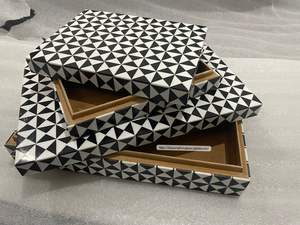 Boîte artisanale en os incrusté, décorative, noire et blanche, carrée, avec fermeture magnétique, motif gravé, pour le rangement de Noël - Product Image 6