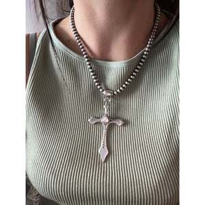 Pendentif croix en nacre et argent sterling, objet culturel Navajo de collection - Product Image 2