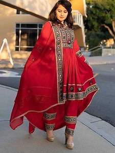 Robe Kuchi élégante pour jeunes filles afghanes Robe afghane avec broderie sur soie - Product Image 6