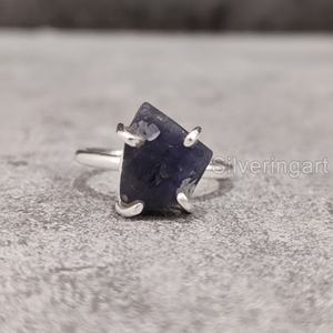 แหวนเงินแท้ 925 ประดับพลอยแทนซาไนต์ธรรมชาติ ปรับขนาดได้ สำหรับผู้หญิง  แหวนแบบหนามเตย  หินดิบ  ของขวัญวันเกิดเดือนธันวาคม - Product Image 1