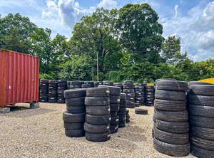 Neumáticos de camión usados de primera calidad en stock para la venta a precios económicos, compre hoy para una entrega rápida y el mejor precio al por mayor - Product Image 1