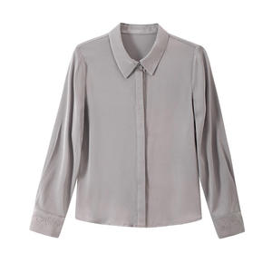 Chemise en soie de luxe pour femmes avec boutons à revers, manches longues tendance, tissu tissé - Haut de bureau élégant pour le printemps et au-delà - Product Image 5