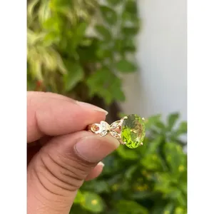 Anillo de Oro de 14k con Peridoto y Diamantes, Joyería Elegante para Mujer - Product Image 3