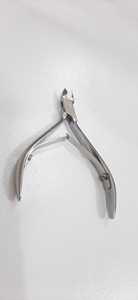 ชุดอุปกรณ์ดูแลเล็บมือและเล็บเท้า คีมตัดหนังกำพร้าสแตนเลสสตีลแบบสปริงคู่ พร้อมโลโก้สั่งทำระดับมืออาชีพ - Product Image 3