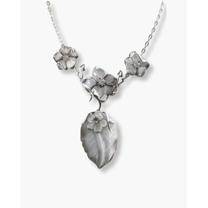 Collier en forme de plante plaqué rhodium avec grandes feuilles et fleurs délicates - Product Image 1