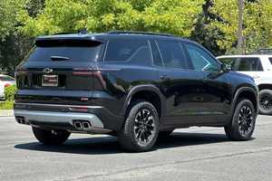 Chevrolet Traverse Z71 AWD 2024 Usado en Buenas Condiciones, Asientos de Cuero Oscuro, ACC, R19, Volante a la Izquierda - Product Image 4