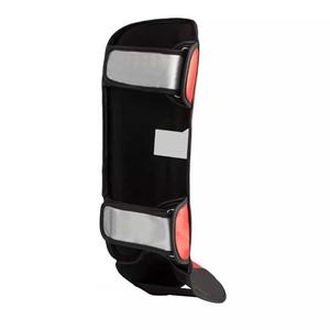 Los mejores guantes de boxeo de cuero y PU con logotipo personalizado OEM, espinilleras y protectores elásticos para niños y adultos para uso deportivo - Product Image 1