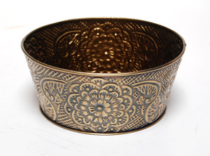 Nouveau dernier Design fer martelé Floral Design planteur avec poignée en laiton Antique fini jardinières fleur seaux en métal à vendre - Product Image 6