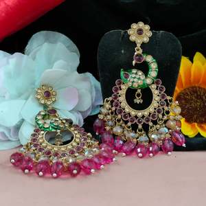 Opulent Fusion Pendientes de moda Tradicional Kundan Chandbalis con diseño de pavo real Exquisitas perlas colgantes para una elegancia elegante - Product Image 5