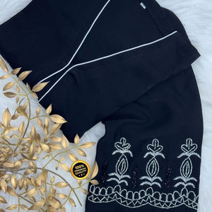 Abayas élégantes et modestes brodées à la main pour femmes, vêtements et accessoires musulmans traditionnels - Product Image 1