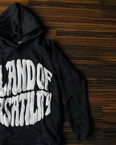 เสื้อมีฮู้ดสีดำมีสไตล์พร้อมเกาะแห่งความอเนกประสงค์พิมพ์ลายเหมาะสำหรับสมาชิกชมรมชาวกรีกและผู้ที่ชื่นชอบชุดลำลอง - Product Image 2