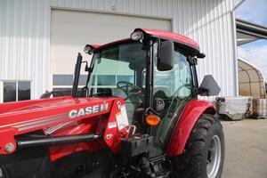Tractor Agrícola IH Farmall 55A 2022 con Tracción en las 4 Ruedas y Transmisión por Engranajes - Product Image 3