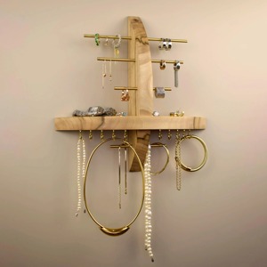 Soporte de joyería de pared de madera hecho a mano para pendientes, collares, anillos, organizador de ahorro de espacio para el hogar y el vestidor DE LA India - Product Image 1