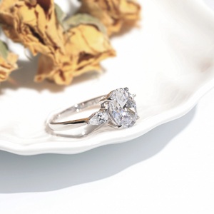 Anillos de diamantes cultivados en laboratorio apilables de cóctel de tres piedras de oro amarillo Rosa blanco sólido para mujer-joyería de boda al por mayor DS0013 - Product Image 1