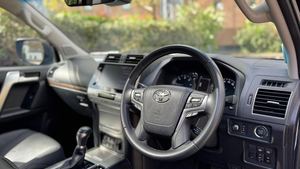 โตโยต้า ปราโด TX L ปี 2024 มือสอง พวงมาลัยซ้าย SUV เบาะหนัง กล้องมองหลัง จอสัมผัส - Product Image 3