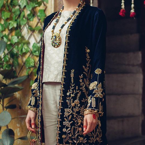 CONCEPTION NEW--BEAUTIFUL DE TRAVAIL DE BRODERIE ZARI INDIEN/PAKISTANI SUR VESTE, TOP AVEC ROBE PANTALON pour Fête/Mariage = 2023 - Product Image 1