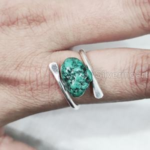แหวนผู้หญิงประดับพลอยเทอร์ควอยซ์ธรรมชาติ แหวนเงินแท้ 925 ลายกากบาท ประดับพลอยดิบ สำหรับคนเกิดเดือนธันวาคม - Product Image 4