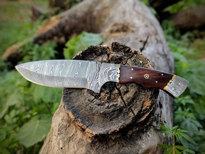 Couteau de chasse en acier au carbone fait à la main personnalisé manche en bois dur bord partiellement dentelé durable léger garantie de 3 ans - Product Image 2