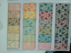 Tissu en satin de polyester imprimé pour filles haute résistance et résistant à la déchirure résistant à la décoloration pour les projets d'artisanat et d'événement de mode - Product Image 5