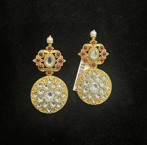 Boucles d'oreilles chandelier Tishya pour femme en alliage d'argent plaqué or jaune 14 carats avec imitation moissanite taille brillant rond, bijoux de mariage - Product Image 2