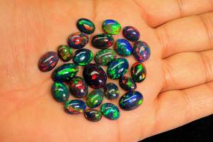 Véritable cabochon en opale noire éthiopienne arc-en-ciel brillant Opale noire de forme ovale idéale pour la fabrication de bijoux - Product Image 6