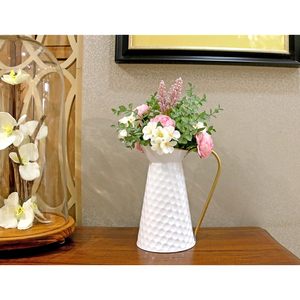 Florero de metal versátil Ideal para flores frescas Flores artificiales y más Disponible a precio al por mayor - Product Image 1