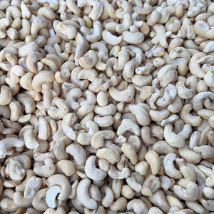 Noix de cajou à prix raisonnable, vente en gros de noix de cajou W180 W240 W320, noyaux de noix, SANTIGO exportés au Moyen-Orient - Product Image 1