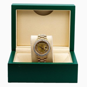 Edición limitada Lujoso reloj de diamantes de moissanita con acento dorado Único antiguo 38mm Número romano analógico para Esfera de día y fecha - Product Image 6
