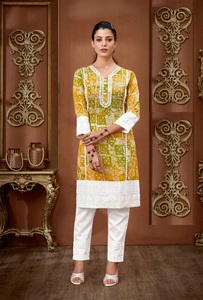 Pure Viscose Slub Fancy Girls Kurti con estampado de boutique y accesorio de encaje pesado Vestido de fiesta de seda de moda para la venta en línea - Product Image 3