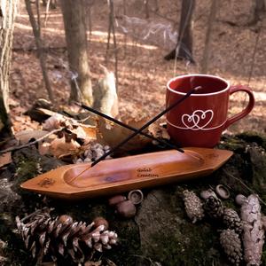 Porte-bâton d'encens en bois en forme de bateau fabriqué à la main | Plateau attrape-cendres minimaliste pour la méditation, le parfum d'intérieur et la décoration de yoga - Product Image 4