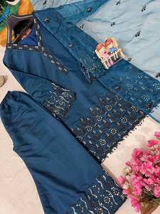 Realza la Belleza de tu Armario con este Conjunto de Salwar Kameez Recién Lanzado - Ropa Moderna para Fiestas de Secado Rápido - Product Image 4