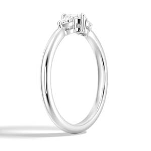 Bague en or 9 carats avec trois pierres en moissanite taille cœur et taille poire - Product Image 6