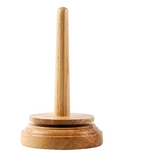 Soporte de bola de hilo de madera de bajo precio, herramientas de tejer giratorias, herramientas de ganchillo para principiantes, regalos duraderos, dispensador de hilo de lana - Product Image 1