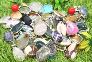 สร้อยคอจี้แฟชั่นทองเหลืองวินเทจของผู้หญิงพร้อมพลอยผสมและหินธรรมชาติหลายชนิดเครื่องประดับงานปาร์ตี้ที่กำลังมาแรง - Product Image 4