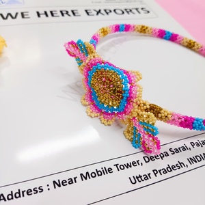 Bandeau perlé fait main avec motif floral en forme de coeur en rose bleu et or idéal pour les filles style festif de mode ethnique - Product Image 5
