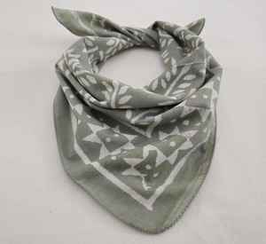 Pañuelo de Algodón con Estampado de Bloques, Diseño de Hojas Impreso a Mano, Pañuelo Artesanal para la Cabeza - Product Image 3