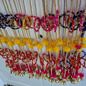 Cuerdas de pompón de lana especiales para boda Haldi Mehndi, decoración de fondo de boda, pompón colgante, cenefa de puerta de cadena Multicolor - Product Image 1