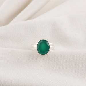 แหวนพลอยสีเขียวออนิกซ์ทรงรี ตัวเรือนเงินแท้ ประดับเพชรแบบหนามเตย ได้รับการรับรองจาก IGI ผลิตด้วยมือ สำหรับผู้หญิง ของขวัญสุดหรู - Product Image 1